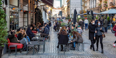 Italia eval�a restricciones para Navidad tras las multitudes en las calles