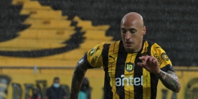 Pe�arol se queda con el Cl�sico, Nacional y Wanderers aguardan por la final