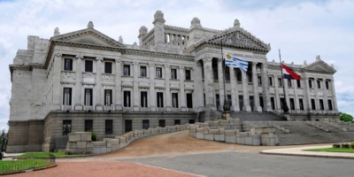 Vicepresidenta Argim�n orden� levantar el receso parlamentario para tratar varios proyectos de ley con medidas para controlar la pandemia