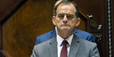 Manini reconoci� que limitaci�n sobre derecho de reuni�n "es una medida antip�tica", pero necesaria