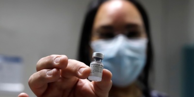 Pa�ses pobres tendr�n vacunas en pocos meses, pero quiz� no las m�s eficaces