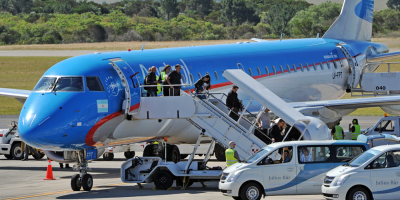 Argentina suspendi� vuelos desde y hacia Reino Unido ante nueva cepa