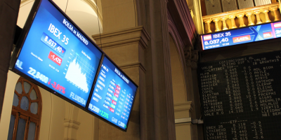 Las principales bolsas europeas bajan alrededor del 2 % tras la apertura