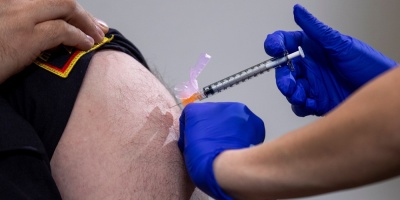 OMS espera poder comenzar vacunaciones con Pfizer a finales de enero