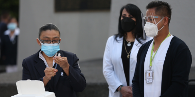 M�dicos reciben las primeras vacunas de Pfizer en M�xico contra la covid-19