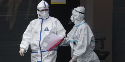 Rusia registra un descenso en cifras de contagios y muertes por covid-19