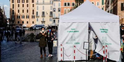 Italia ha vacunado a 118.000 personas con grandes diferencias entre regiones