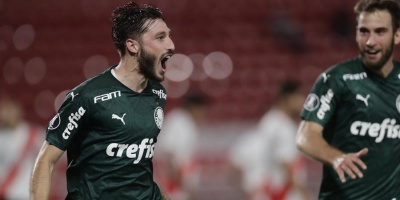 El Palmeiras golea a un River Plate err�tico y acaricia la final