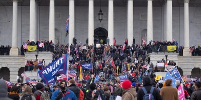 Muri� una mujer que fue herida de bala dentro del Capitolio tras los actos violentos promovidos por seguidores de Trump 