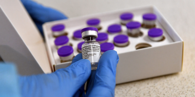 OMS pide flexibilidad segura con vacuna y aumentar medidas contra mutaciones