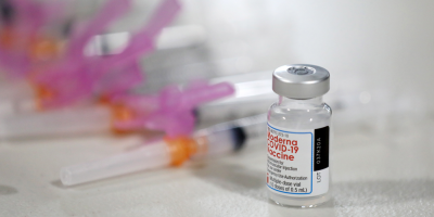 Los reguladores brit�nicos aprueban la vacuna de Moderna