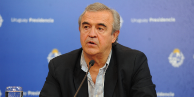 El ministro Larra�aga se recupera de la operaci�n de columna que se le realiz� este martes en Buenos Aires