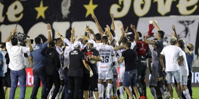 El Santos golea a Boca y jugar� final brasile�a con Palmeiras