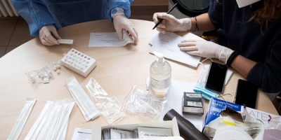 OMS: el mundo ha bajado la guardia con casi dos millones de muertos por COVID