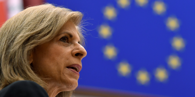 Bruselas dice que intentar� mejorar transparencia en los contratos de vacunas