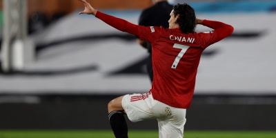 Cavani y Pogba mantienen l�der al United