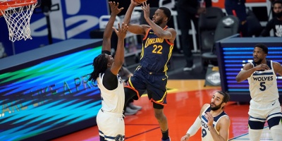 NBA: James, 46 puntos en noche de recuerdos y con dos �rbitras que hacen historia