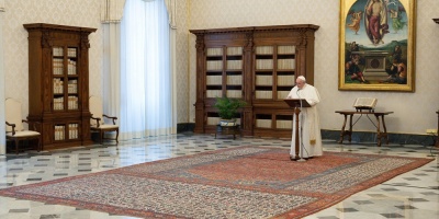 El papa: Hay que recordar el Holocausto porque "esto puede suceder otra vez"