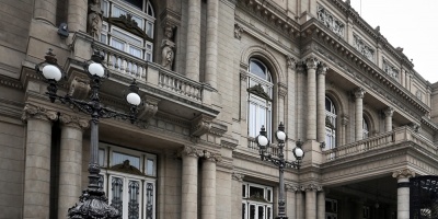 Argentina alarga medidas covid al 28 de febrero y retoma clases presenciales