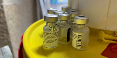 La vacuna de Pfizer puede neutralizar tres variantes del SARS-Cov-2