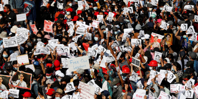 Manifestaciones en Birmania desaf�an la ley marcial tras el golpe de militar