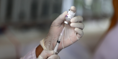 Israel comienza a vacunar a solicitantes de asilo y migrantes indocumentados