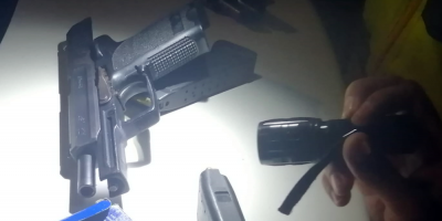 Detuvieron a una mujer y dos hombres que circulaban en auto con armas policiales