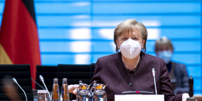 Merkel dice que su objetivo es levantar restricciones, aunque no da fecha