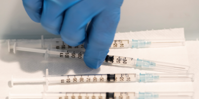 Europa afronta con restricciones variadas el embate de tercera ola de covid