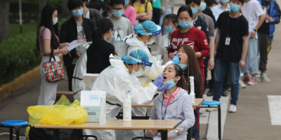 OMS pide que los pa�ses no se relajen pese al descenso global de casos