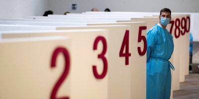 OMS: contagios globales de coronavirus bajaron 50 % en cinco semanas