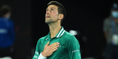 Djokovic pasa de la rabia y frustraci�n a las semifinales