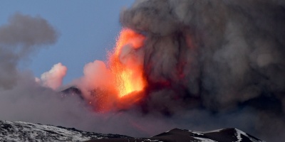 Catania y sus alrededores amanecen cubiertos de ceniza tras erupci�n del Etna