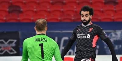 Liverpool pone un pie cuartos de final