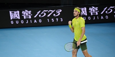 Tsitsipas reacciona y vence a Nadal en cuartos de final