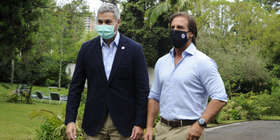 Lacalle Pou y Abdo Ben�tez hablaron de Mercosur como "trampol�n al mundo y no cors�"