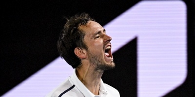 Medvedev frena en seco a Tsitsipas y se enfrentar� a Djokovic en la final