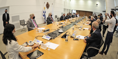 Lacalle Pou re�ne a sus ministros para evaluar medidas contra la COVID-19