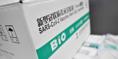 Bolivia recibe 500.000 dosis de la vacuna china Sinopharm