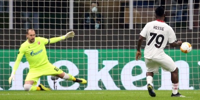 El Mil�n y United pasan de ronda; Leverkusen y Leicester se despiden