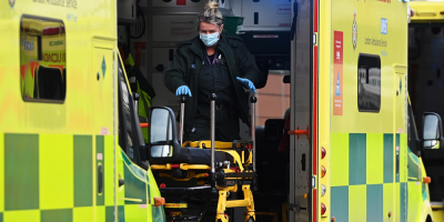 Caen las hospitalizaciones y las muertes por covid entre vacunados en Reino Unido