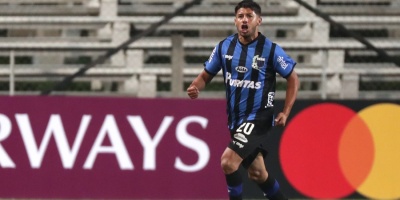 Liverpool conserva la cima, Pe�arol compromete sus opciones