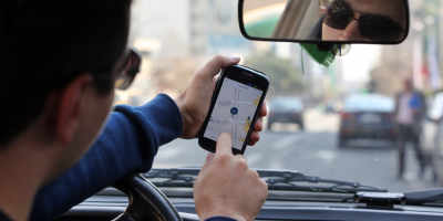 Bruselas quiere prohibir a conductores de Uber aceptar reservas por tel�fono