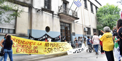 Los docentes agremiados a Fenapes est�n cumpliendo un paro de 24 horas