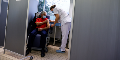 Francia utilizar� la vacuna de AstraZeneca para personas de 65 a�os