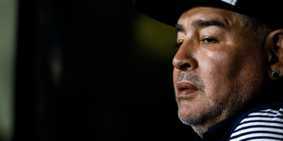 Ex esposa de Maradona dice que estaba "secuestrado" por su abogado
