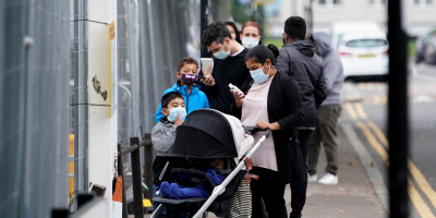 Las escuelas reabren en Inglaterra en el comienzo de la baja de restricciones