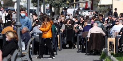 Italia espera volver a normalidad en 7-15 meses con 240.000 vacunados diarios