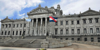 El Parlamento suspendi� sesiones por un brote de covid-19