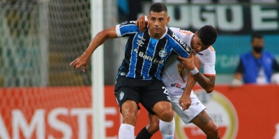 Gremio golea al Ayacucho con triplete de Diego Souza